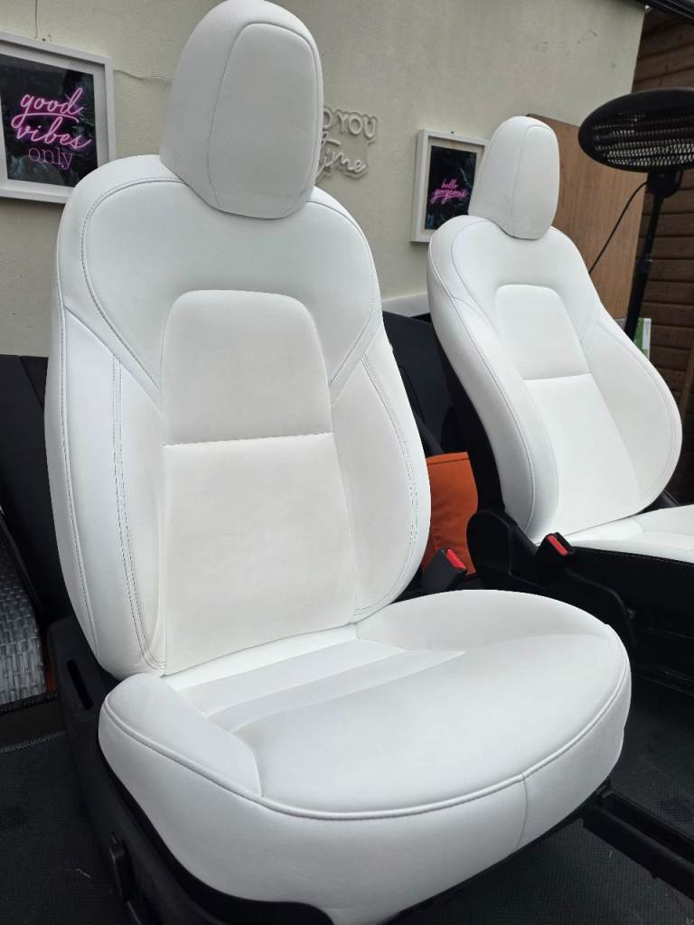 2022 Tesla model y White leather seats 