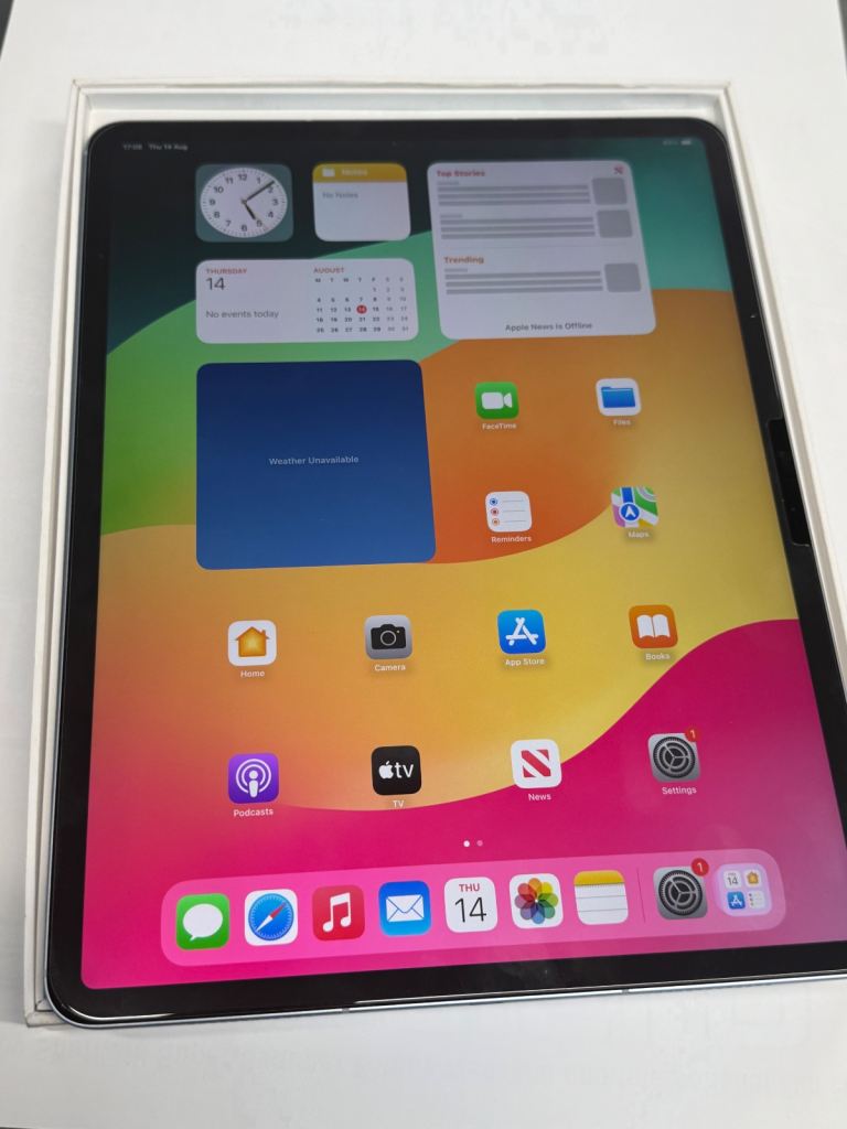 New ipad  Air 6th gen 13 inches cellular 2 charging cycles only 
