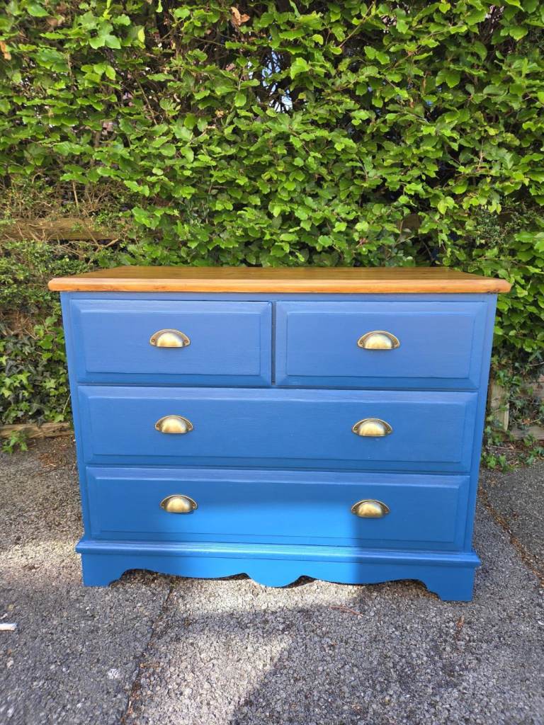 Solid wood chest of drawers in colbert blue