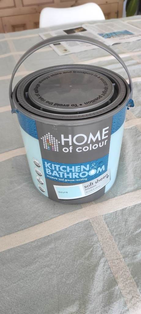 2.5l Paint kitchen and bathroom blue