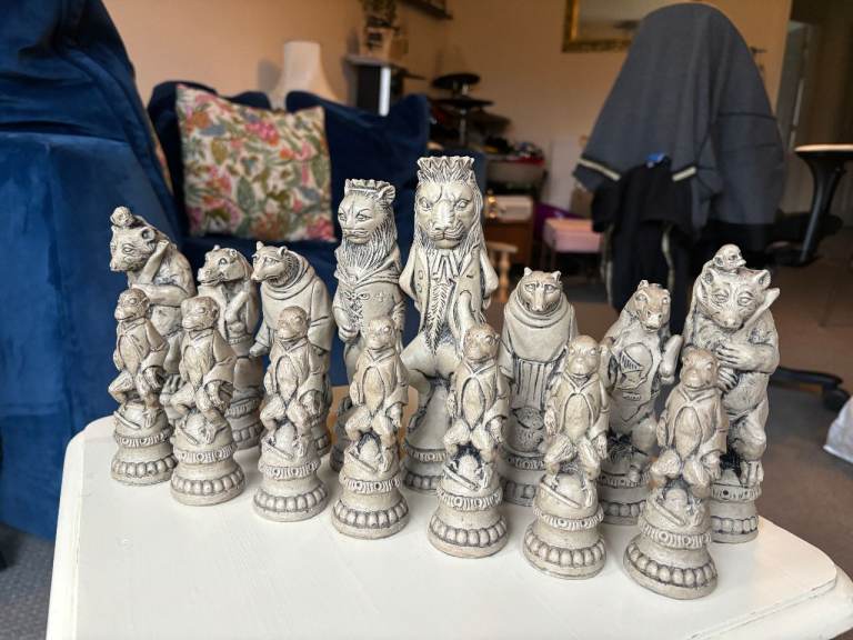 Fantastic Berkeley Reynard the Fox Chess Set Army Grey