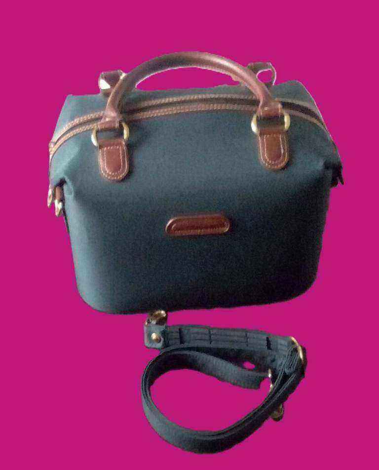 New Forest Green Hardshell Weekend Travel Bag Holdall Handbag with Tan Handles.POST OR COLLECT!