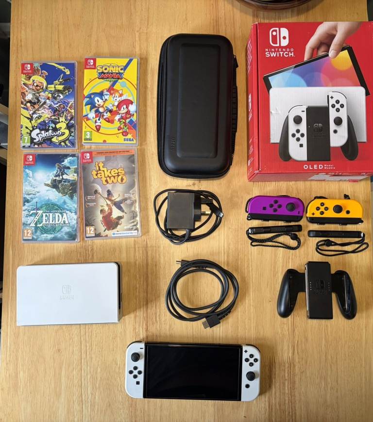 Nintendo Switch OLED (White) Bundle – Boxed + 4 Games + Extra Joy-Cons + 256GB + Case