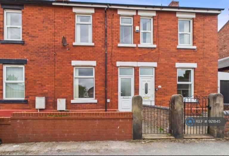 4 bedroom house in Queen St, Ormskirk, L39 (4 bed) (#921845)