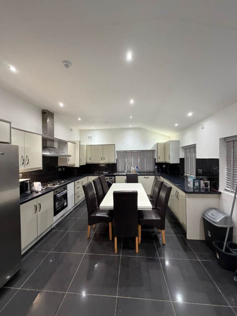 Birmingham (Handsworth) Double En-suite Rooms - NO SERVICE CHARGE