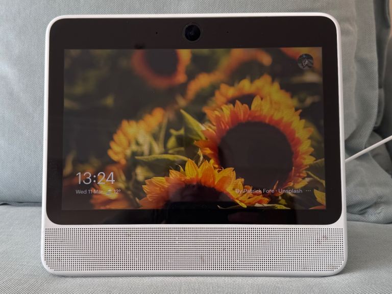 Portable video calling / browsing display