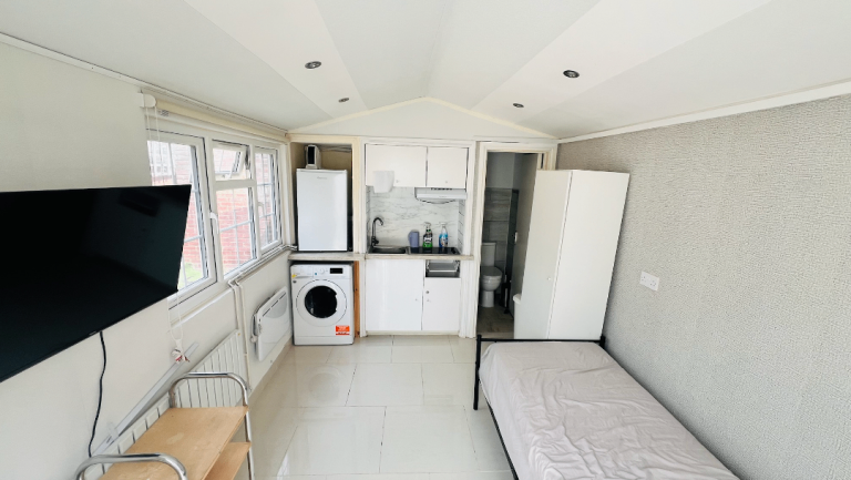 Affordable Small Studio Flat for Rent – Starting at £190/week – Mitcham Hazel Cl, CR4