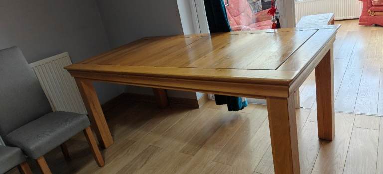 Solid oak dinning table