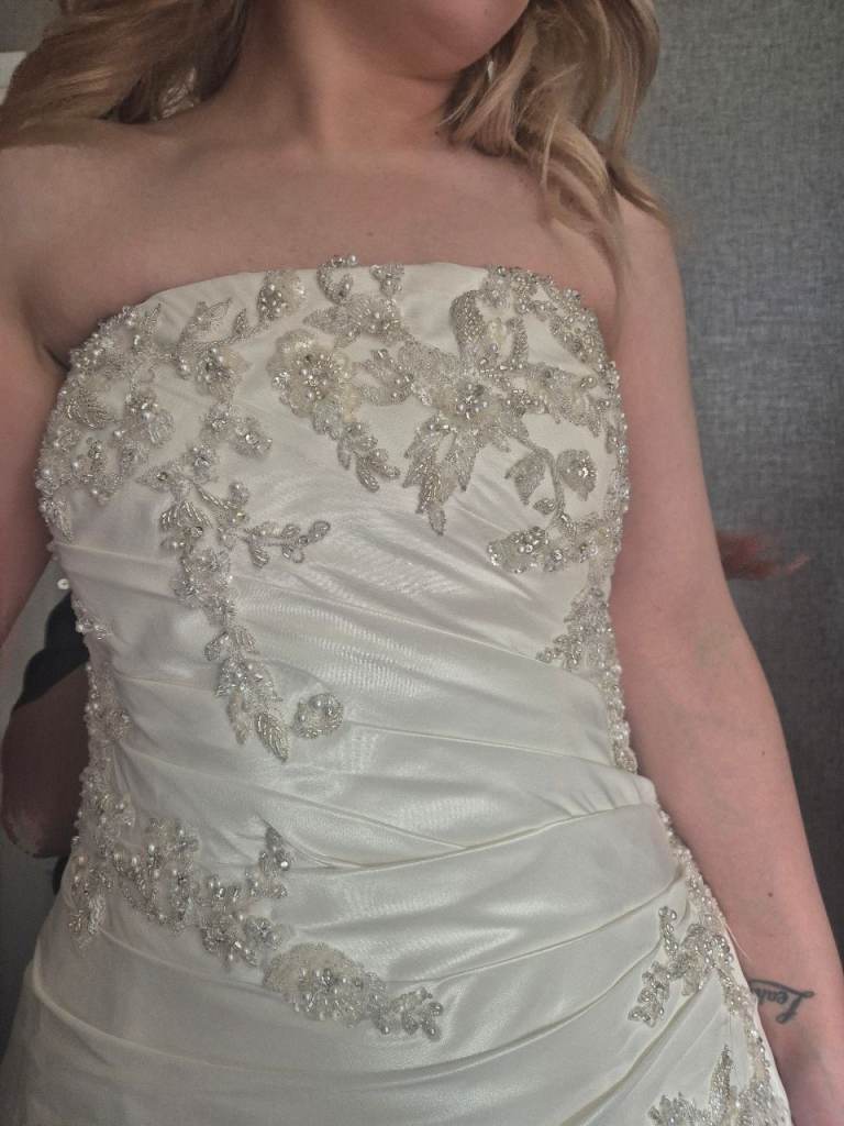 Diamantés wedding dress