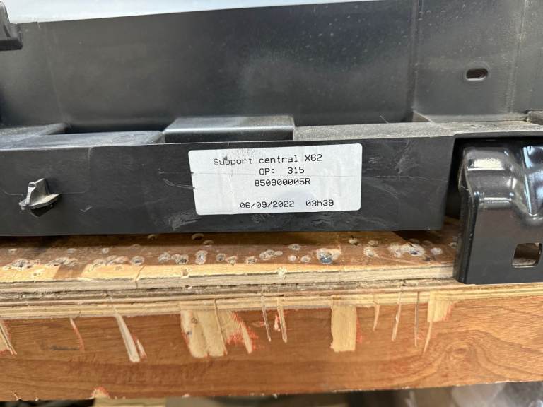 Movano / Master Rear Bumper cover / reinforcement bar - 850220011R