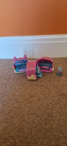 Le spa Ritzy Rollerz Dance N Dazzle comprend des charmes cachés Tori