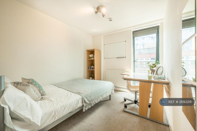 5 bedroom flat in Regent Terrace, Sheffield, S3 (5 bed) (#2693219)