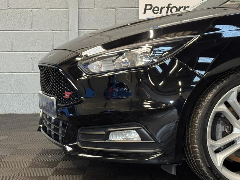 FORD FOCUS 2.0 T EcoBoost ST-2 Black Manual Petrol 2016