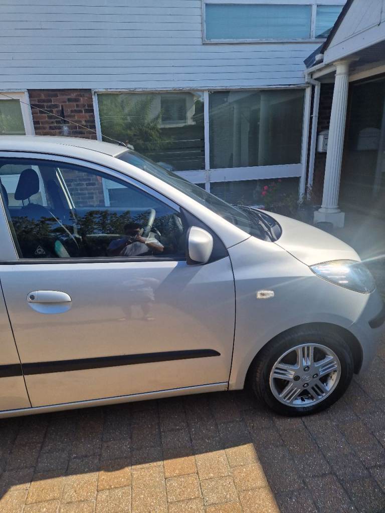 Silver Hyundai i10