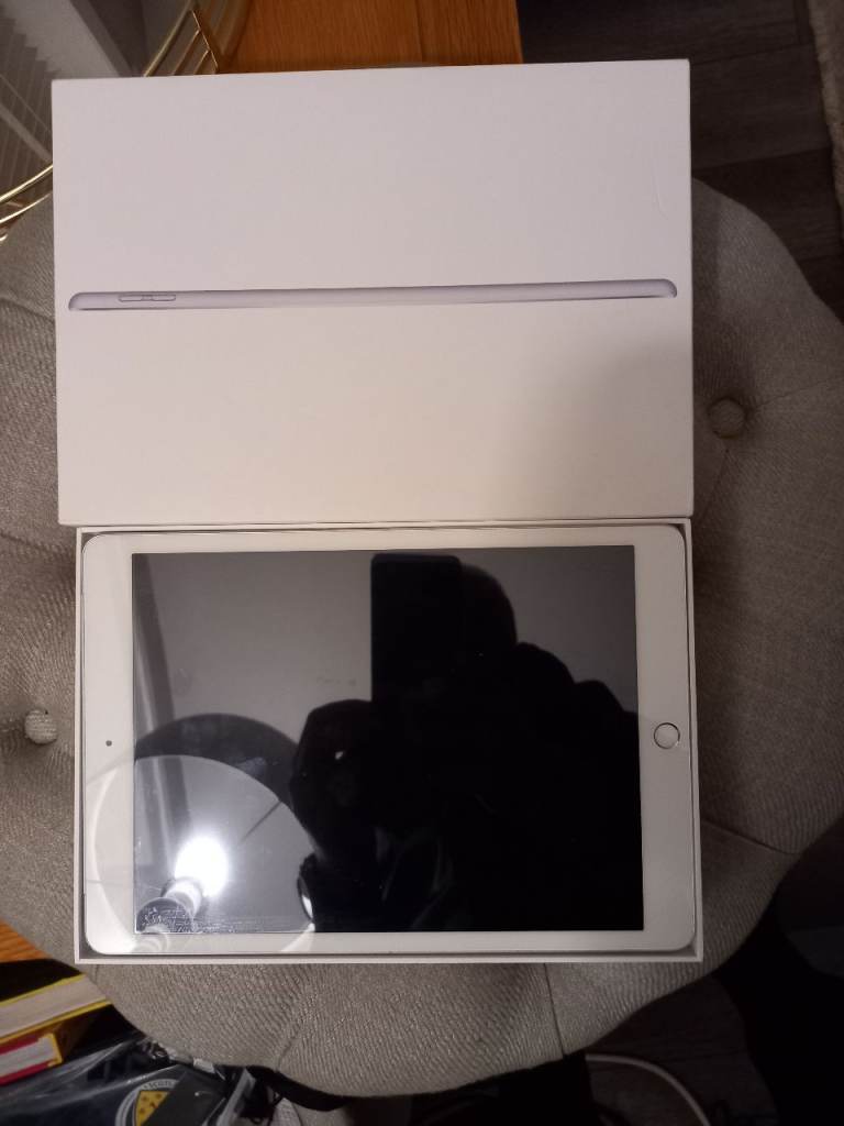 Apple ipad 8th generation boxed