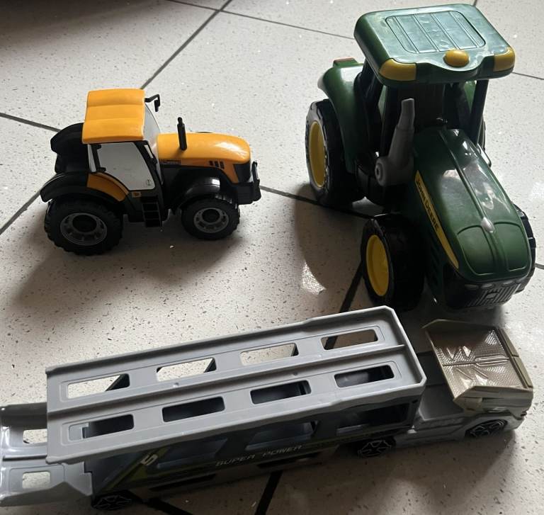2 TRACTORS 34cm GREEN JOHN DEERE, 26cm YELLOW, 40cm CAR TRANSPORTER LIKE NEW ONLY £8, CAN POST