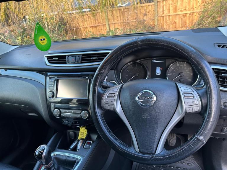 2015 Nissan Qashqai 1.6 DiG-T Tekna [Non-Panoramic] 5dr HATCHBACK PETROL Manual