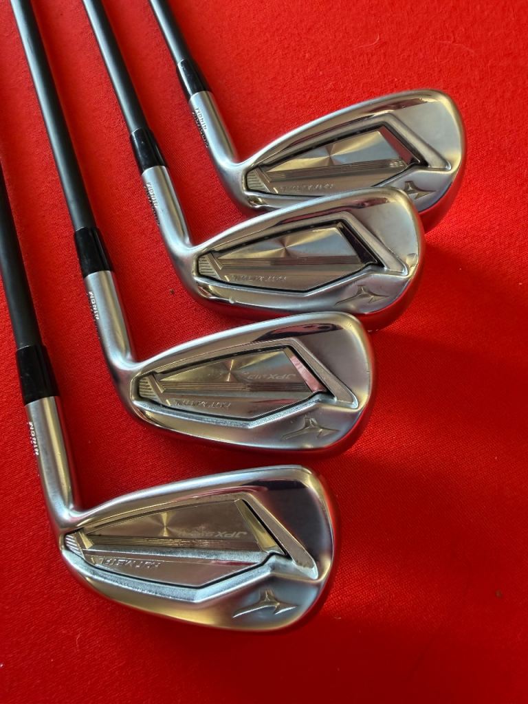 Mizuno JPX919 Hot Metal 7-PW with matching Mizuno Bag RH Seniors/Ladies