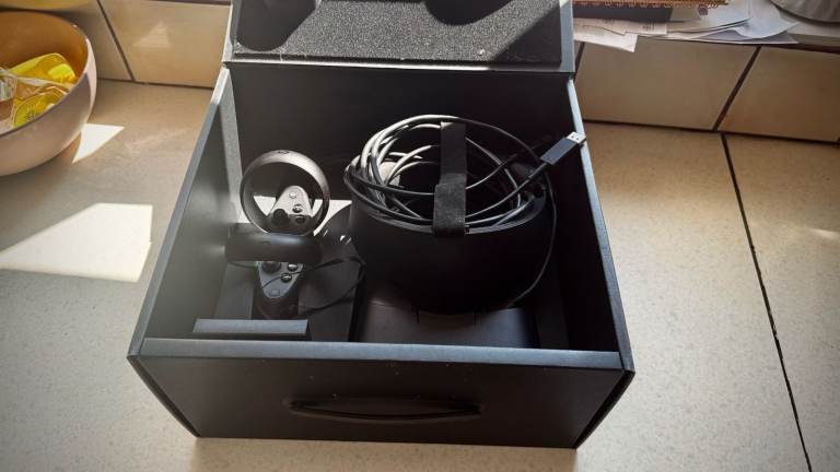 Oculus Rift S VR Headset – Lightly Used – Excellent Condition