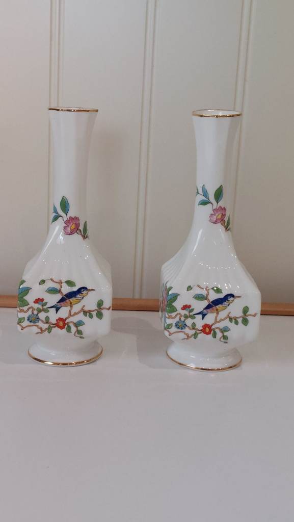 pair of 2 Aynsley Pembroke Fine English Bone China square bud Vases standing 18cms high