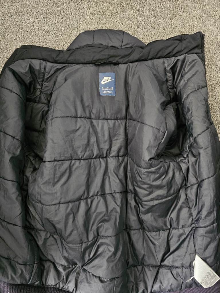 Kids black nike coat size 14/15 years old