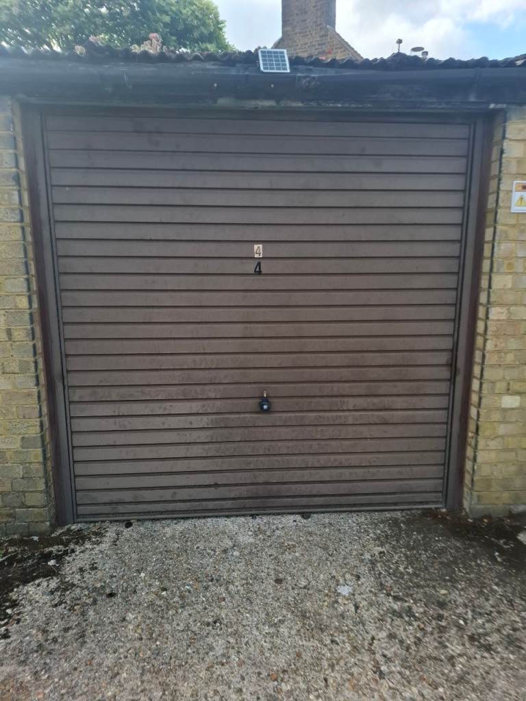 Garage for rent in Uxbridge 