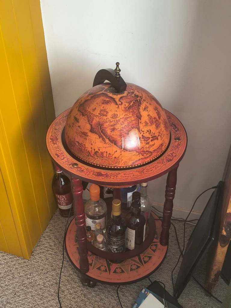 Antique looking drinks globe 