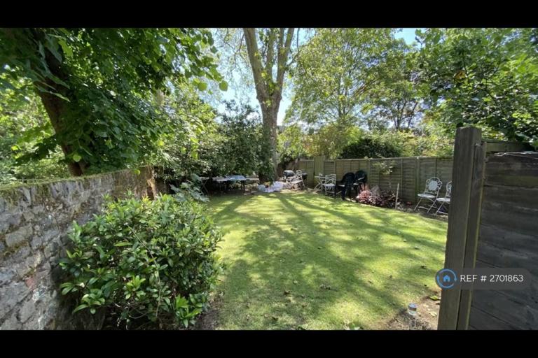 2 bedroom flat in Cleve Road, London, NW6 (2 bed) (#2701863)