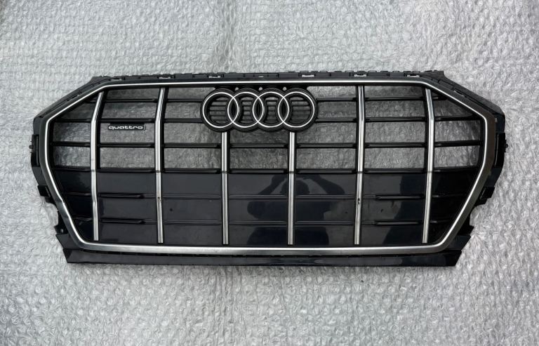 Genuine Audi Q5 Front Bumper Grille Gloss Black  80A853651. Condition its used 