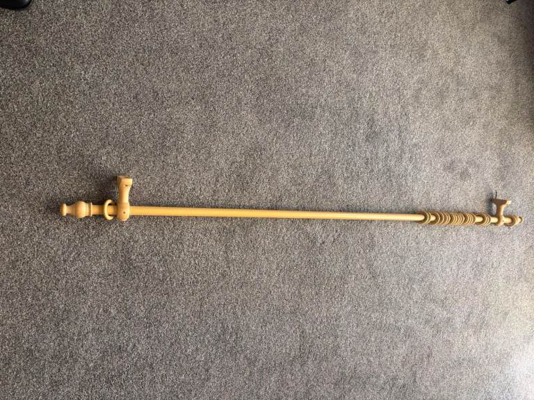 WOODEN CURTAIN ROD  