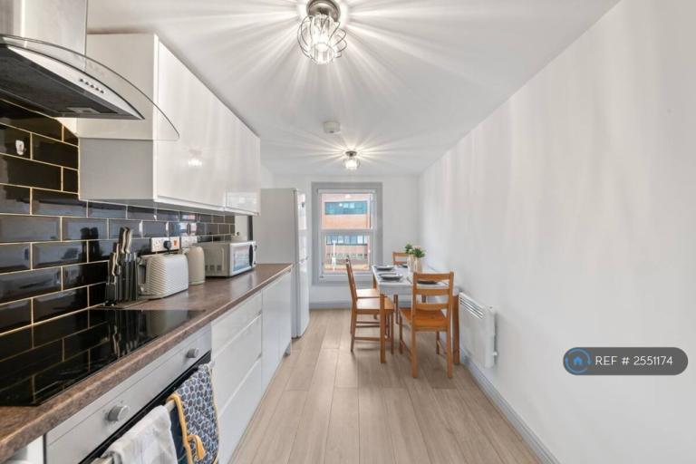 2 bedroom flat in Castle Street, Reading, RG1 (2 bed) (#2551174)