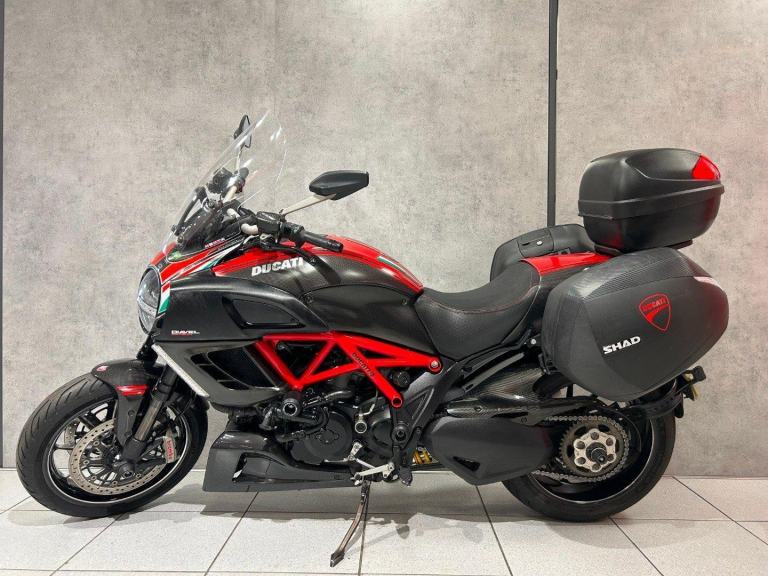 63/2013 Ducati Diavel Carbon - 21821 miles