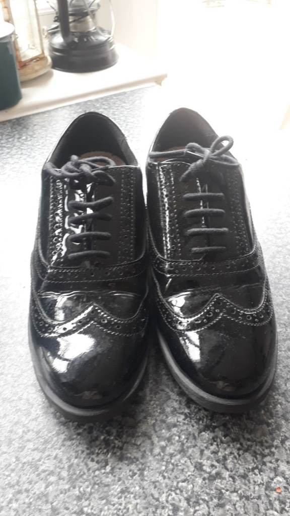 Girl's Clarks School Shoes size 4.5D