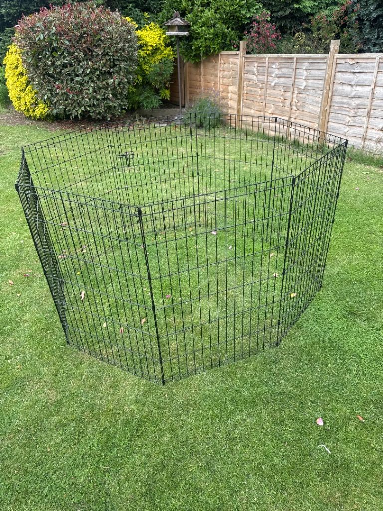 Dog play pen - good condition
