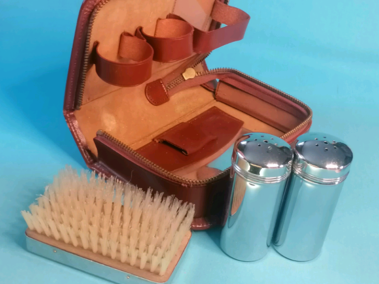 Gents Vintage 1940s Vanity Grooming Set. 
