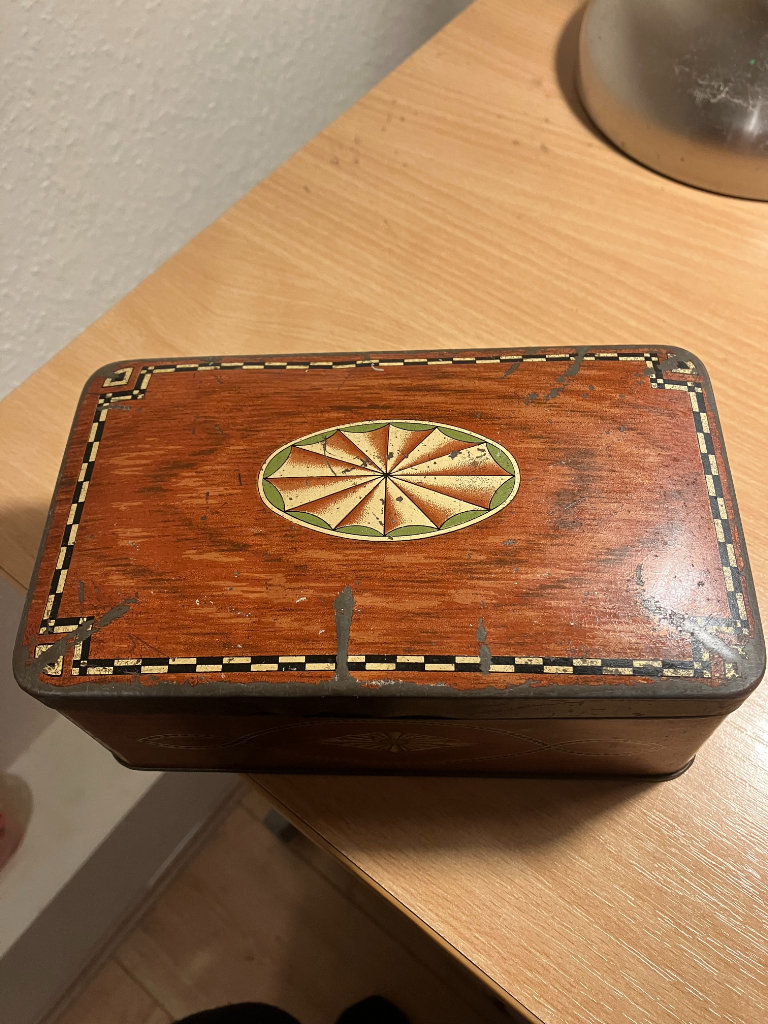 Antique Lyons Green Label Tea tin.