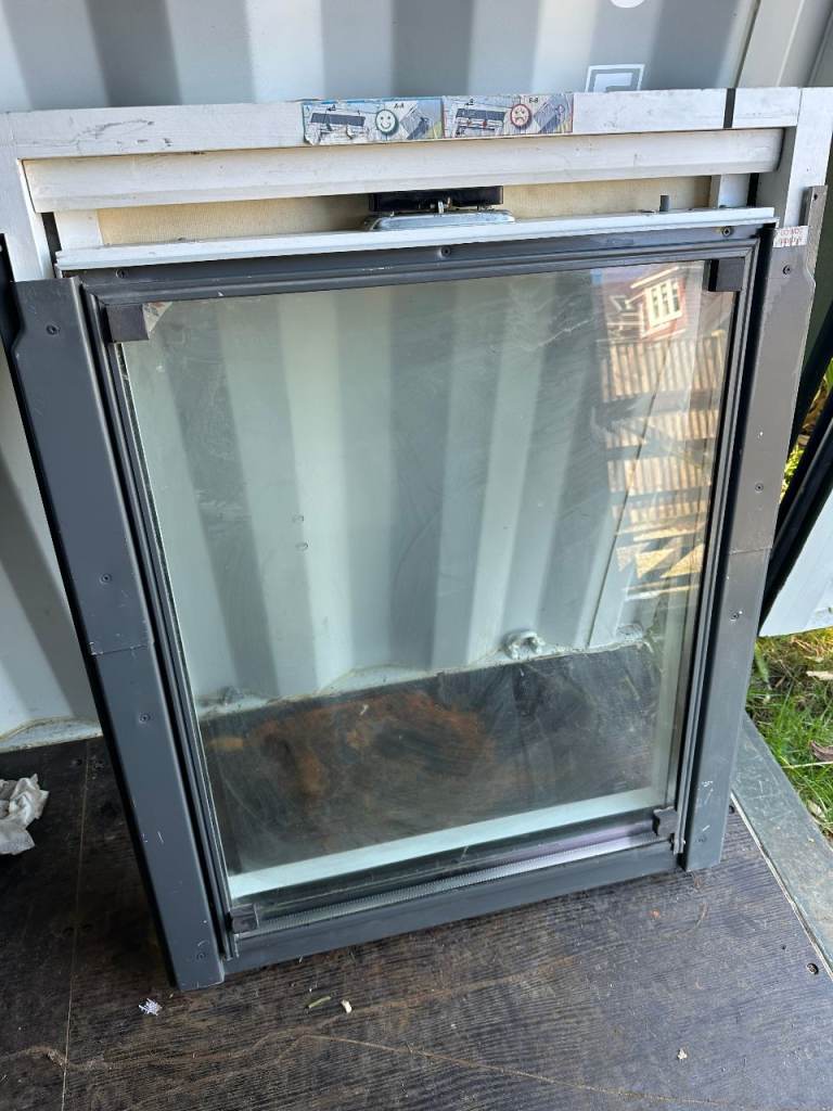 Keylite Velux Style Roof Window Size 04, 780mm x 980mm, Never fitted. Comes with TRF-04 Flashing Kit