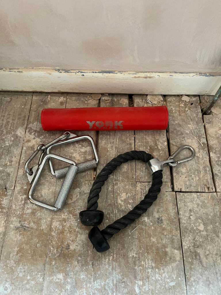 Rope pull attachment / 2 x swivel handle attachment / Barbell squat/hip thrust pad