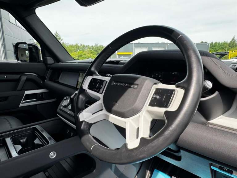 2023 Land Rover Defender 3.0 D250 Hard Top SE Auto PANEL VAN DIESEL Automatic