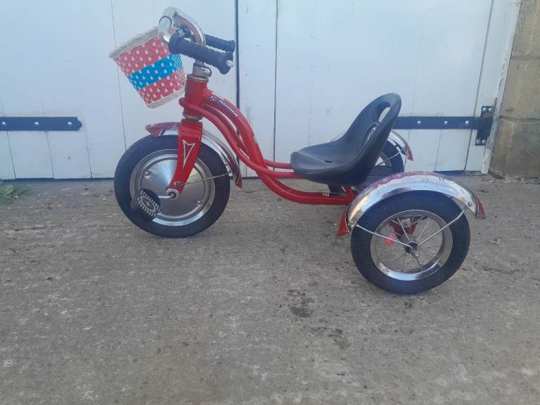 Girls age 3 + 4 Schuainn Trycyle Bike .