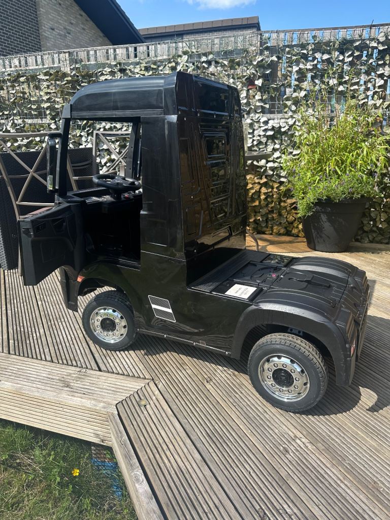 Electric Mercedes Truck