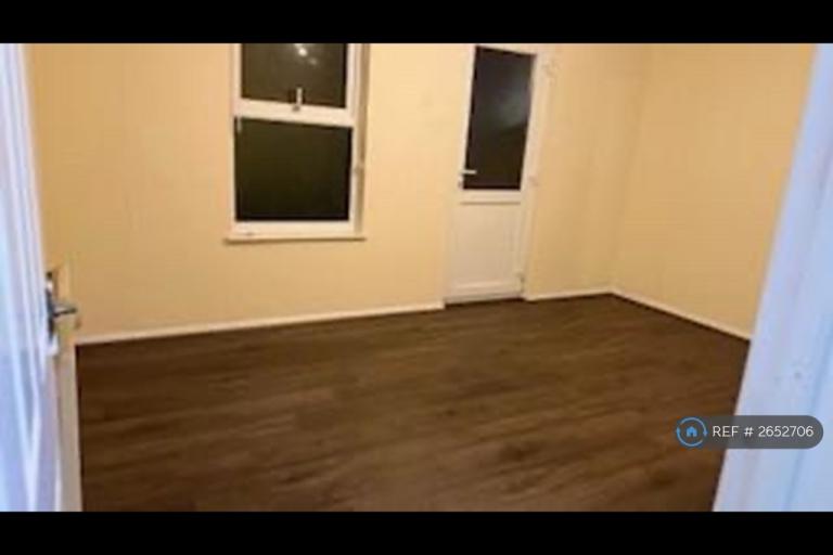 3 bedroom house in Thamley, Purfleet, RM19 (3 bed) (#2652706)