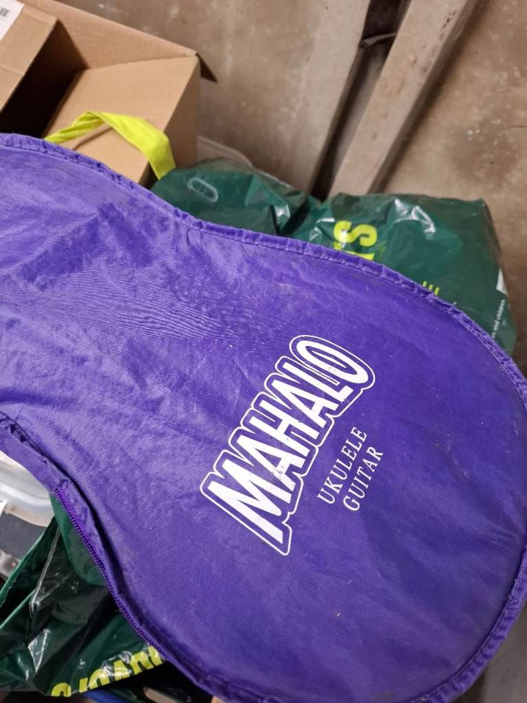 Mahalo Purple Ukulele Guitar with Soft Case