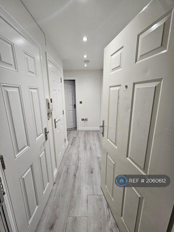 2 bedroom flat in Kingsquarter, Maidenhead, SL6 (2 bed) (#2060612)