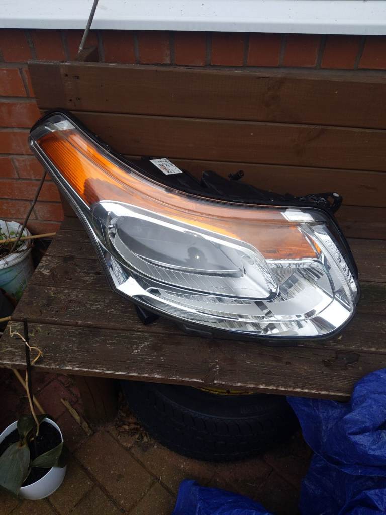 Citroen c3 picasso both front headlights 