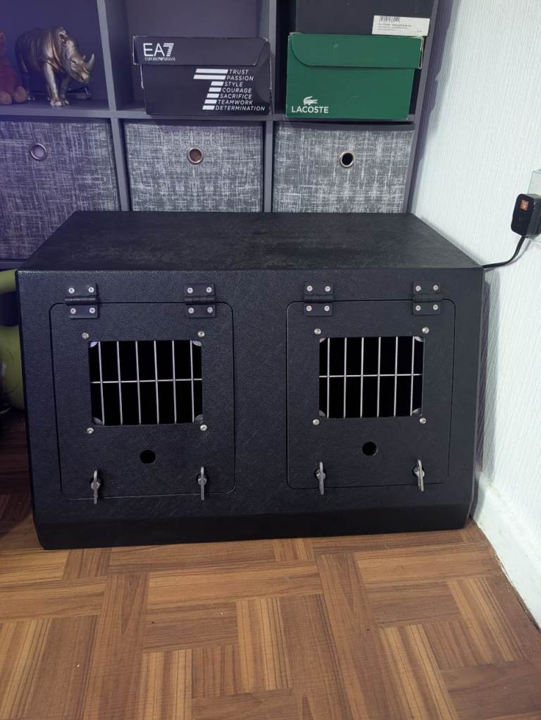 Dog/cat carrier/bed