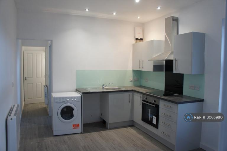 1 bedroom flat in Grosvenor Road, Rugby, CV21 (1 bed) (#3065980)