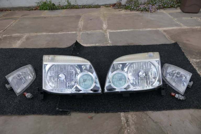 Made in Japan, Nissan X-Trail T30 Headlight (Pair)