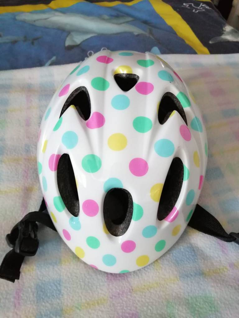 Helmet for a cyclist