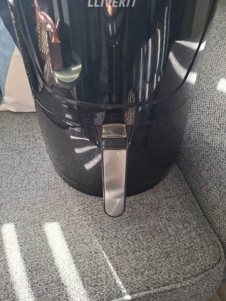 LLIVERIT Air Fryer - Black, Good Condition